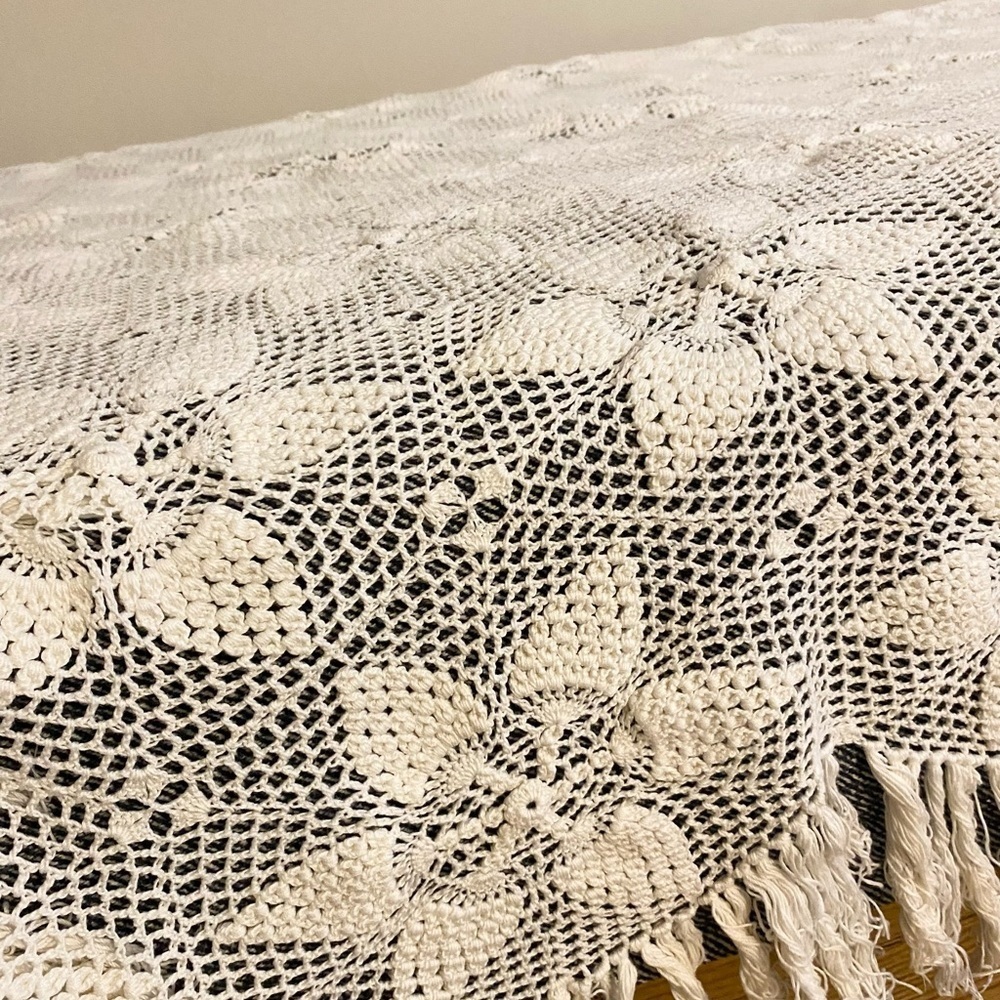 Elegant Cream Crochet Twin Bedspread - Picture 9 of 11